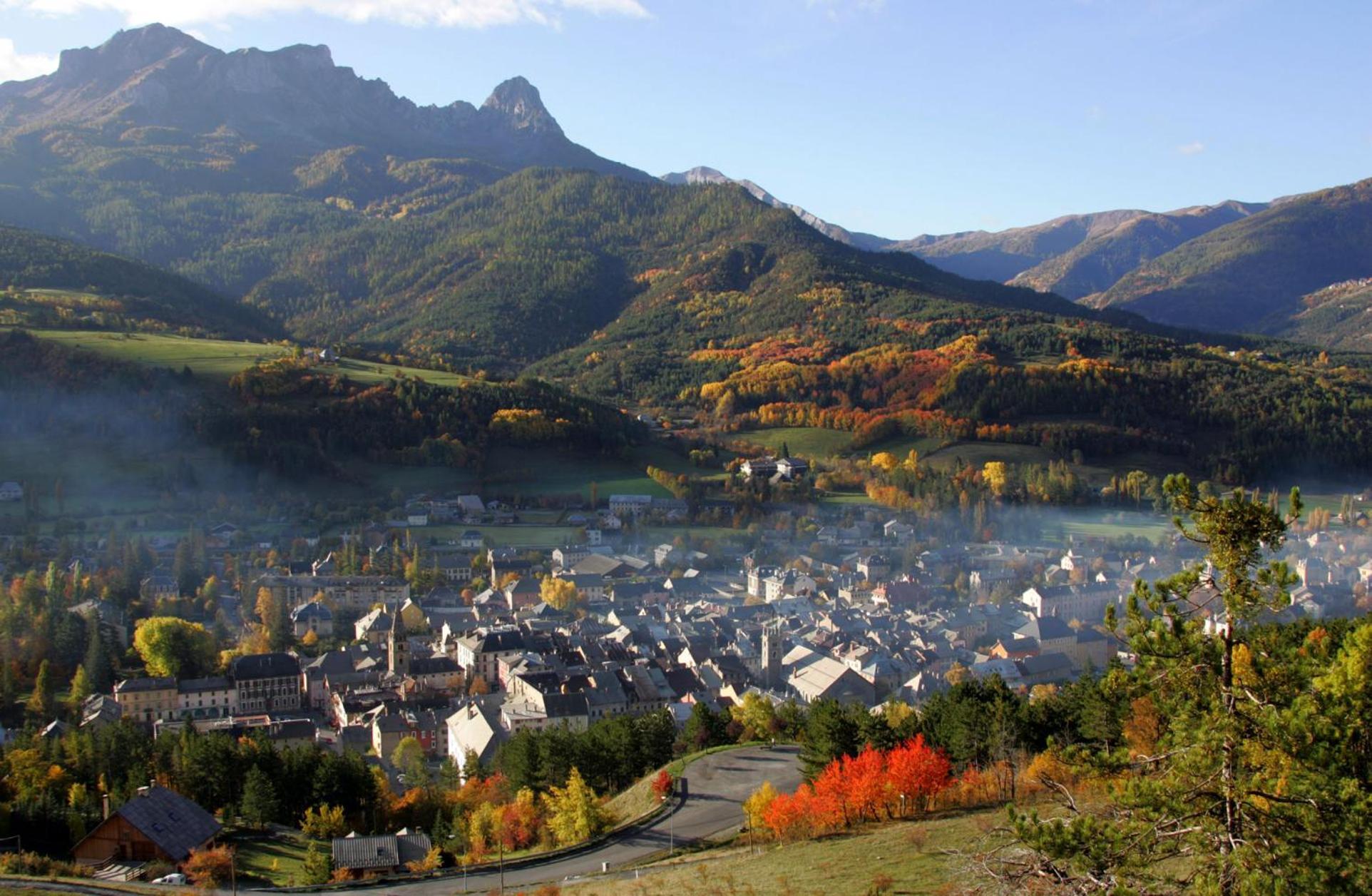 La Capitale - Les Gites De L Argile Barcelonnette Bagian luar foto